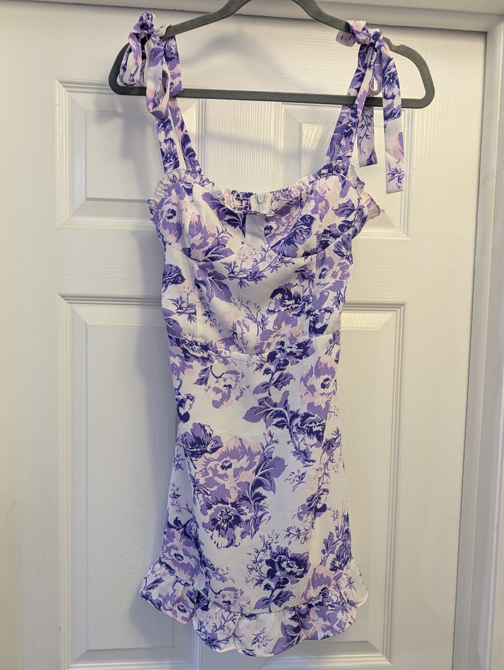 AQUA Purple & White Floral Tie-Shoulder Ruffle Mini Dress - Size Small